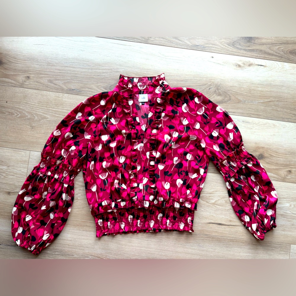Cabi size medium blouse pink red Valentine’s Day cute sleeves puffy floral